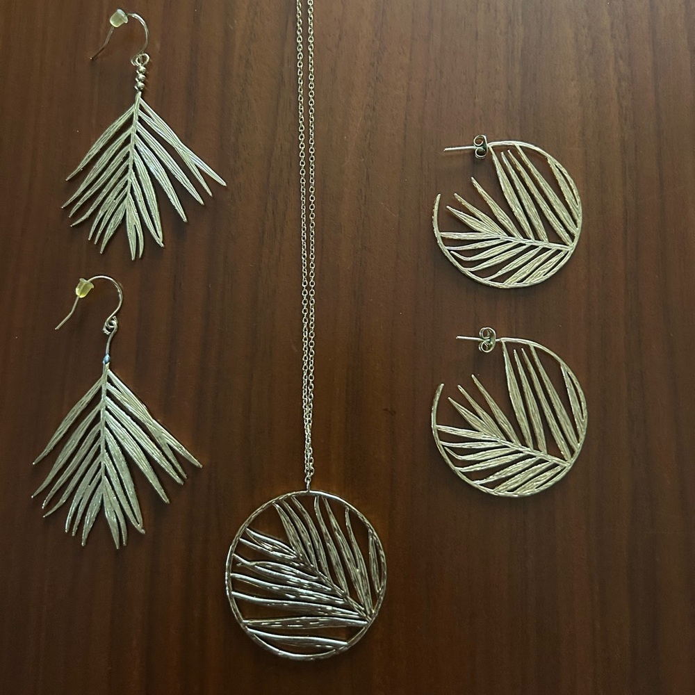 Gorjana Elegant Gold Palm Jewelry Set
